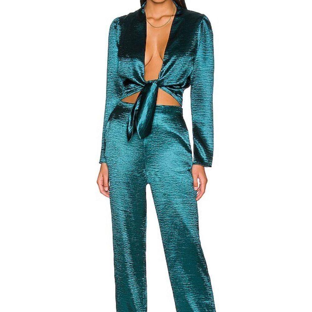 NWT Lovers+Friends Kendall cropped top silky satin stretchy jumps…